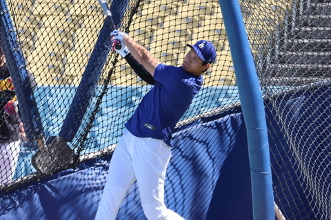 大谷翔平が異例の屋外フリー打撃で豪快１４０ｍ弾　ドジャースでは初実施！　３３スイング中１０発　敵軍ナインも熱視線