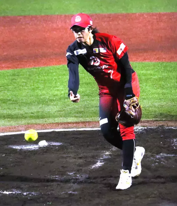 【ソフトボール】上野由岐子「申し訳ない」ＪＤリーグで初の開幕投手も２回１失点黒星　足の状態不良で２回降板