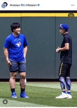 岡本和真、イチロー氏とは初対面だった…試合前にあいさつ「緊張しました。とても親切にお話していただけました」…月間最優秀新人選出「すごく嬉しい」