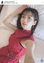 上坂すみれ、ベッドで寝そべる姿が「カワイイ…」「この破壊力！」「わお～！」「セクシー！最高！」