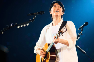 福山雅治の京セラドーム公演に稲葉浩志サプライズ出演！　客席のファンに「どんな徳を積まれたらこんないいことが…」