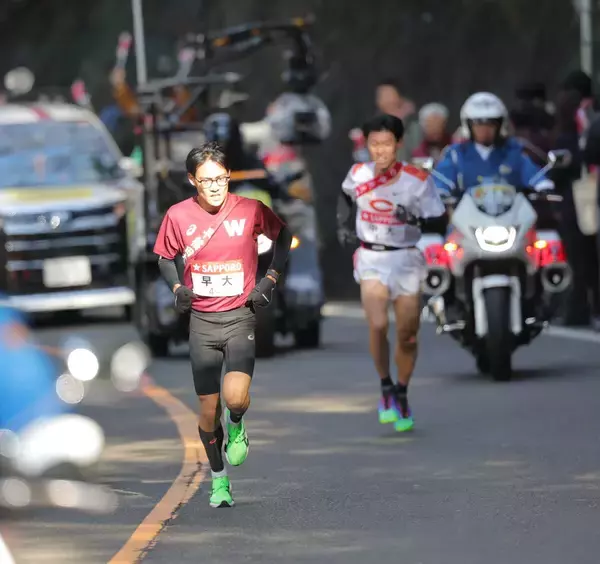 【箱根駅伝】早大が５区でトップに浮上　「山の名探偵」工藤慎作が快走　中大２位、青学大は３位で追走