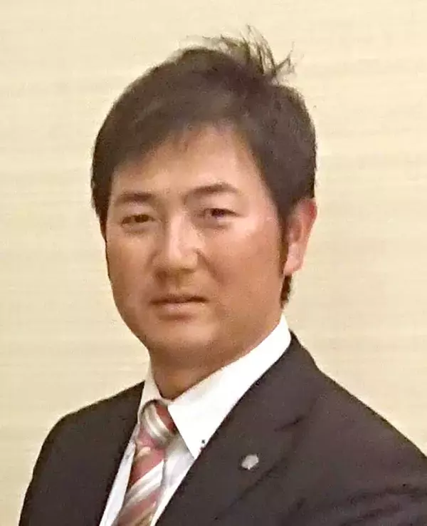 【日本ハム】有原に背番「７４」譲った岩舘学コーチ「４年で７４勝してほしい」有原からは高級酒の贈り物