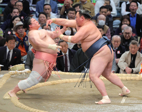 ４１歳の鉄人・玉鷲が初白星「今日はおいしいご飯を」　前日は幕内出場回数で歴代１位に