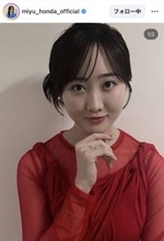 本田望結、真っ赤なシースルーのコーデにくぎ付け！「反則級」「大人な色っぽさ」「赤が似合ってます」