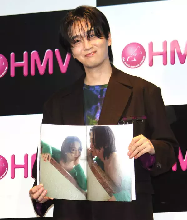 カルマ　等身大の写真集に森香澄・井桁弘恵も興味津々「グループＬＩＮＥで写真と共に『あらあらあら』と送られてきた」