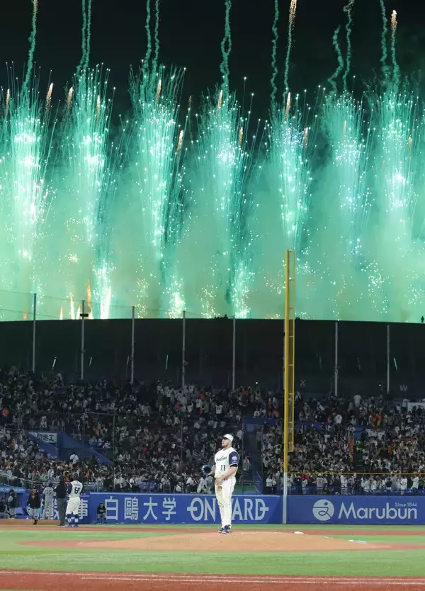 【ヤクルト】「ＴＷＩＣＥ」のライブによる花火の演出で試合が一時中断　１８、１９日には「Ｍｒｓ．ＧＲＥＥＮ　ＡＰＰＬＥ」のライブで花火→一時中断も