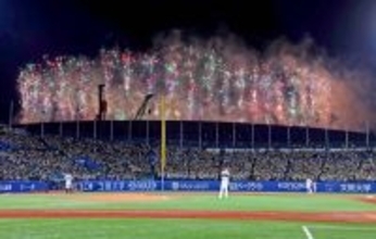 【ヤクルト】「ＴＷＩＣＥ」のライブによる花火の演出で試合が一時中断。　１８、１９日には「Ｍｒｓ．ＧＲＥＥＮ　ＡＰＰＬＥ」のライブで花火→一時中断も