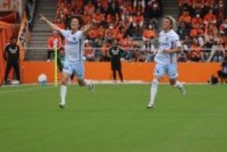 【Ｊ１長崎】ＦＷサンタナが古巣弾＆ＭＦ長谷川が決勝ゴール　５戦ぶり白星に高木監督「サポーターと喜びを分かち合えた」