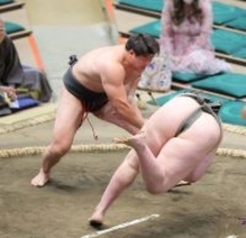 幕下付け出しの大森が全勝対決を制し５連勝！　土俵に上がる際の動きは「笑われたけど教えてもらってよかった」