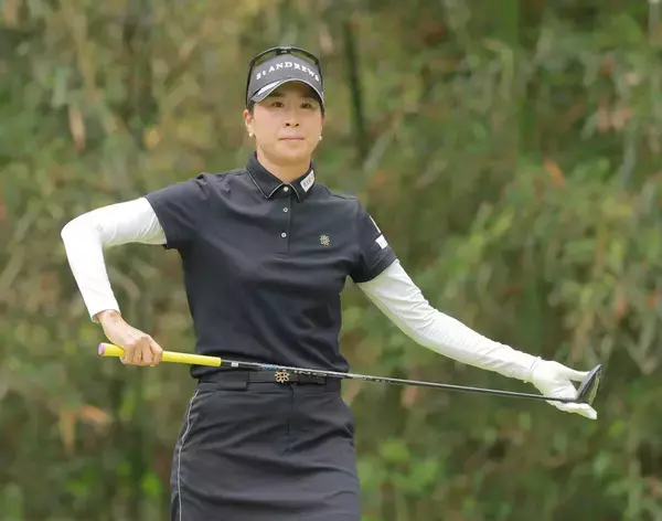 【女子ゴルフ】１４年ぶりの最長ブランク優勝を目指す木戸愛ら４人が首位　全米女子ＯＰ参戦でランク上位が不在で大混戦