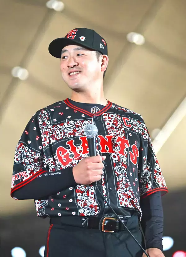 【巨人】黒と赤の衝撃デザイン　ジョーダンブランドとの特別コラボユニホーム発表　７・３１からＤｅＮＡ３連戦で着用　岸田行倫「メチャクチャ格好いい」