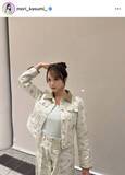 「お団子ヘアの森香澄が「めっちゃ可愛い」花柄セットアップが「スタイル抜群」「とっても魅力的」「お人形さん」」の画像1