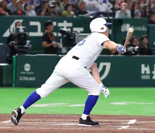 松井秀喜さんが「４番・三塁」で３回に適時打　２回には左中間二塁打でマルチ安打　