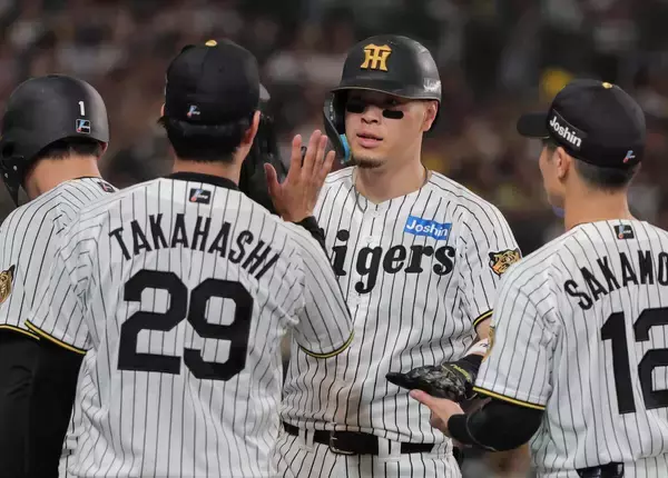 【阪神】佐藤輝明、セ史上５人目のシーズン８０長打…小鶴誠、藤村富美男らレジェンドずらり…大山悠輔とのアベック弾で今季クリーンアップ９０本塁打「もう１本、１本ですね」