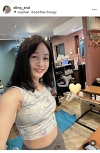 新井恵理那アナ、ピッタピタなお腹あらわスポーツウエアで「ピラティスに励めた」！「それにしても美しい」「癒されます」
