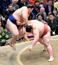 熱海富士が連日の金星獲得　今場所の義ノ富士に続く２日連続の金星は戦後２３例目　優勝争いでもトップタイの２敗