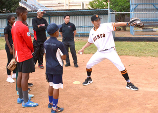 【巨人】「スポーツに国境は関係ない」元投手東野峻氏が異例アフリカ訪問　野球未開の地で熱血指導
