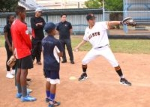 【巨人】「スポーツに国境は関係ない」元投手東野峻氏が異例アフリカ訪問　野球未開の地で熱血指導