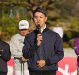 「国内男子ツアー開幕戦のコースで出場１８選手が尾崎将司さんへ“追悼ティーショット”　阿久津未来也選手会長「いかに偉大な選手だったかを改めて実感」」の画像1
