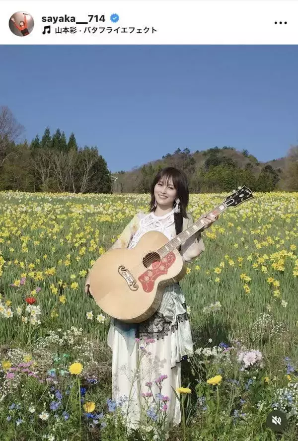 「全然足りひんがな」山本彩、インスタの仕様に困惑？　ＭＶオフショにファン「可愛すぎる」「透き通りすぎ！」