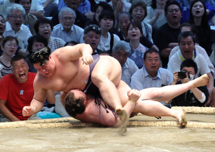 関脇・安青錦が初黒星　苦手の義ノ富士の強引な上手投げに転がされる「相手がうまかった。次はこういうことにならないように」