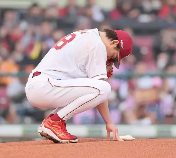 「【楽天】前田健太、３８２８日ぶり日本球界登板　託されたホーム開幕戦で初回３者凡退　１３球で１２球が変化球」の画像