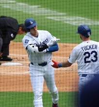 大谷翔平が衝撃の２試合連続先頭打者本塁打　サイ・ヤング賞２度の剛腕の初球捉える５号で本拠地大熱狂