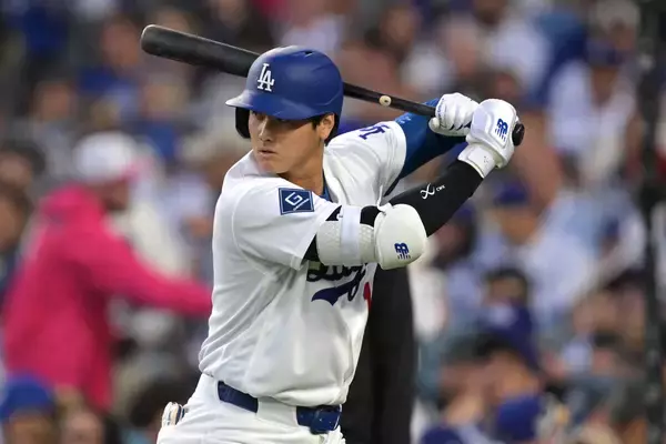 大谷翔平が衝撃の２試合連続先頭打者本塁打　サイ・ヤング賞２度の剛腕の初球捉える５号で本拠地大熱狂