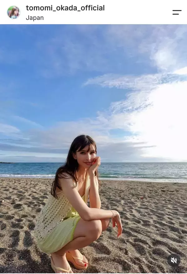亡くなった父は絶世の二枚目俳優「泳ぎはパパに教えてもらった」海で美スタイル！「長い脚」「マーメイド」岡田朋峰に反響