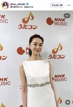 デビュー曲「伝説の少女」から変わらない！観月ありさの白ドレス姿が「驚き」「姉さん綺麗です」「可愛い」