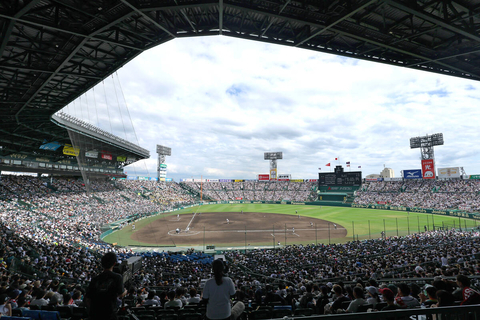 甲子園の客席に大物がキター！いかついサングラス姿ｗネットに目撃情報「来場されている」「扇風機が小さく見えます」興奮の白鵬翔さん
