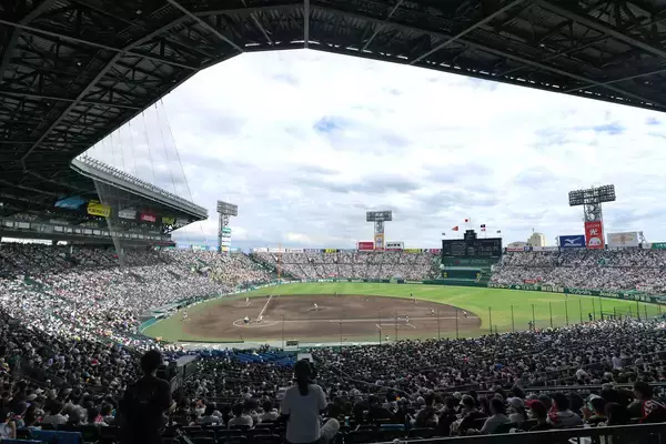 甲子園の客席に大物がキター！いかついサングラス姿ｗネットに目撃情報「来場されている」「扇風機が小さく見えます」興奮の白鵬翔さん