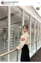 福原遥、シックな衣装姿で美デコルテ披露…透明感あふれる笑顔に「１週間の疲れが吹っ飛びました」「惚れてまう」