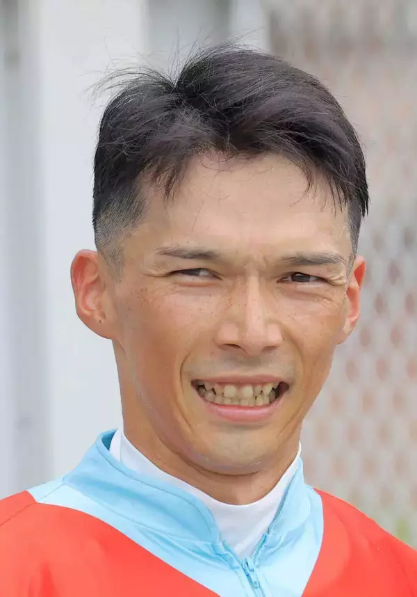 上野翔騎手が中山大障害で障害通算１０００回騎乗を達成　史上２１人目、現役８人目　「皆さまに支えられて」