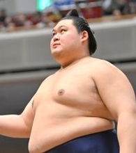 大の里が連敗を３で止める　２敗の霧島を引きずり下ろす白星で７勝目