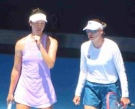 【全豪テニス】柴原瑛菜　２０２３年準Ｖ以来の全豪女子ダブルス・ベスト８入り　ペアは３度の４大大会優勝の４１歳　女子ダブルス