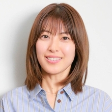 瀧本美織のカラダに視線集中！　おへそ丸出し白のミニ丈Ｔ×ジーンズ姿を公開