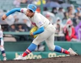 【センバツ】ＳＮＳも驚き「まさかの送球が打者に当たって」花咲徳栄が先制　無安打で一挙４点を先制