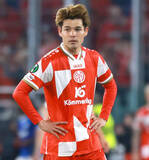 「佐野海舟　課題は「攻撃」一問一答…前半１アシスト含む全３点絡む圧巻の活躍　バイエルンには逆転負け」の画像1