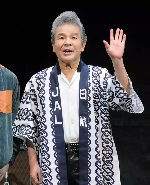 「ビートルズ」武道館公演前座の尾藤イサオ、来日時のはっぴ姿で回想「あっという間の６０年。ハッピー・トゥギャザー」