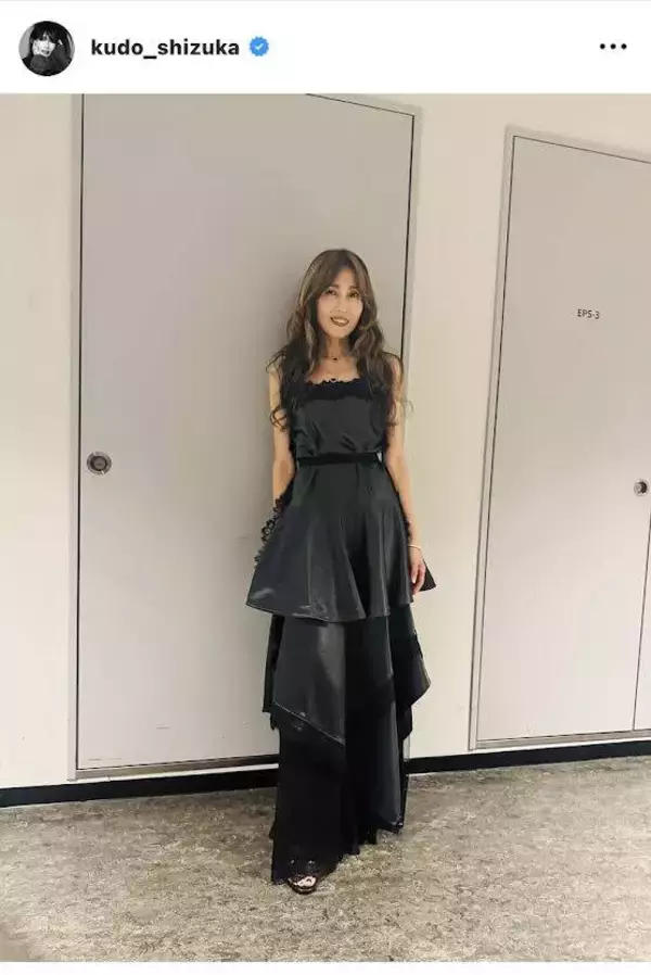「なんとお綺麗なんでしょう」工藤静香のブラックドレス姿にうっとり…「ウエスト細い」「最高に美しい」「本当に魅力的」