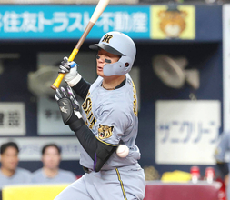 【阪神】森下翔太、また死球…両リーグ最多８個目　九里亜蓮の変化球を背中に受けて京セラドーム騒然