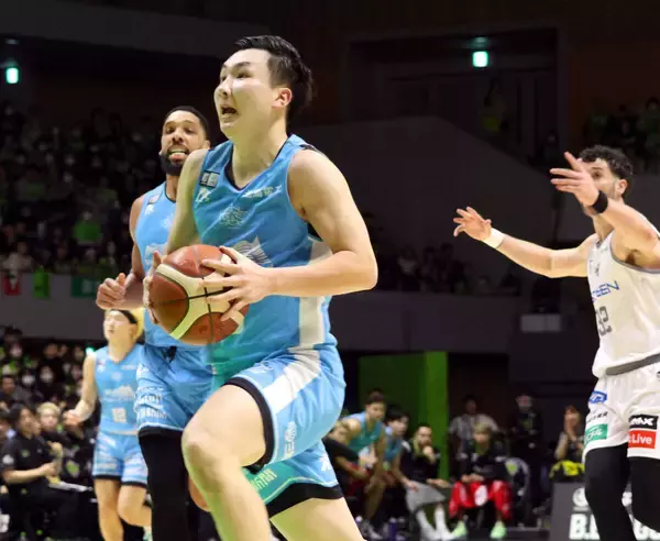 Ｂ１レバンガ北海道　２５年最終戦で本拠地１１連勝締め…３ポイント４発決めたＳＧ富永啓生は１９得点