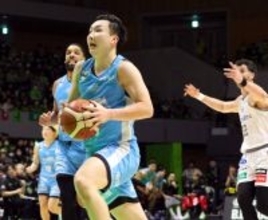 Ｂ１レバンガ北海道　２５年最終戦で本拠地１１連勝締め…３ポイント４発決めたＳＧ富永啓生は１９得点
