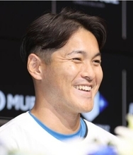 鍵谷陽平氏「引退おめでとうございます」中大の先輩沢村拓一が現役引退　自身のセレモニーでは号泣