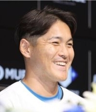 鍵谷陽平氏「引退おめでとうございます」中大の先輩沢村拓一が現役引退　自身のセレモニーでは号泣