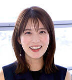 「第１子出産の日テレ・郡司恭子アナ、メガネで雰囲気ガラリなモノトーンコーデに「この冬も素敵」と反響の声」の画像1