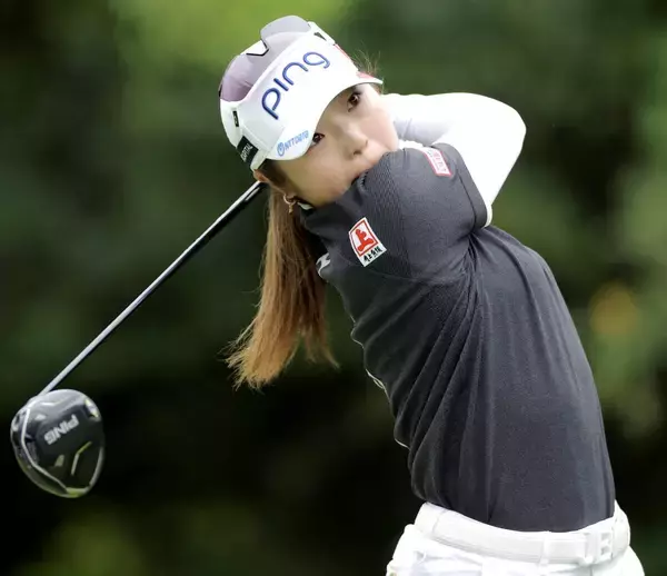 佐久間朱莉が首位ターン…開幕ノーボギーは４５ホール目で止まる　永井花奈２位、小祝さくら４位で追走