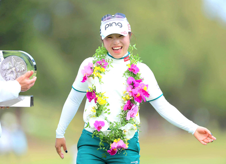 佐久間朱莉、師匠・ジャンボ尾崎さんにささげる開幕戦優勝　前年女王の開幕Ｖは２３年ぶり２人目